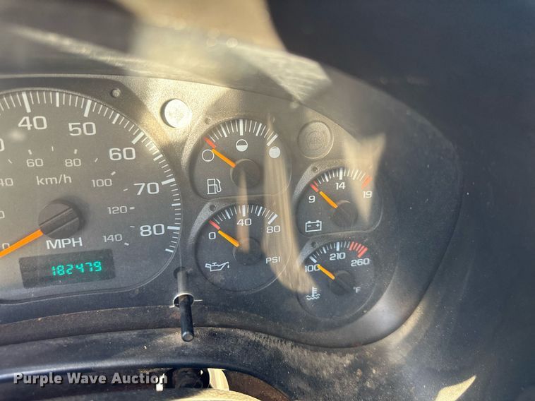 image for item DS3146 2006 Chevrolet C6500 chipper truck