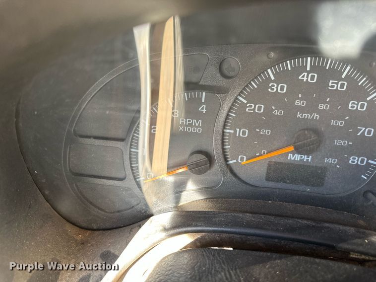 image for item DS3146 2006 Chevrolet C6500 chipper truck