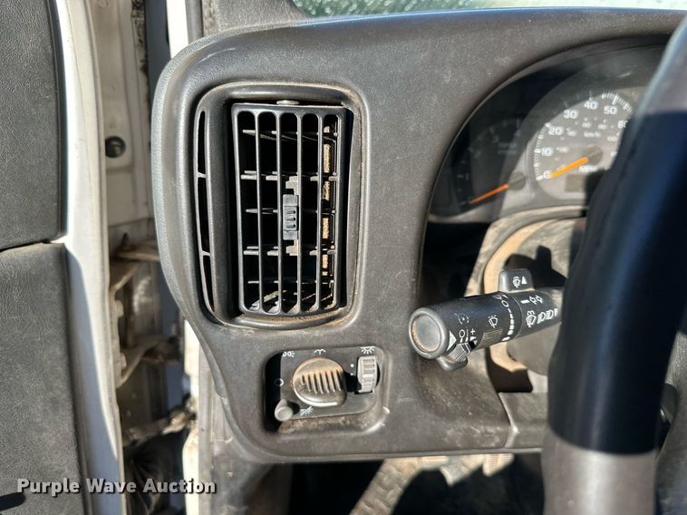 image for item DS3146 2006 Chevrolet C6500 chipper truck