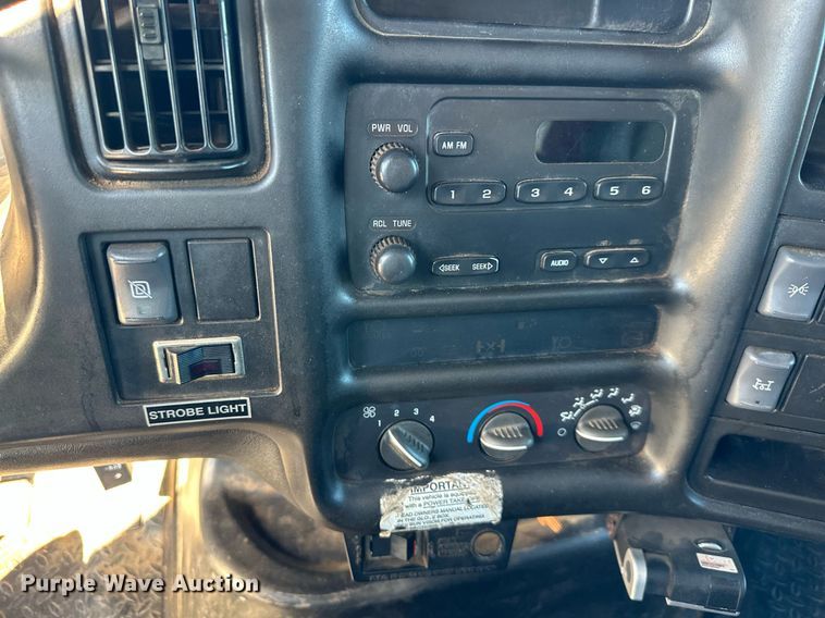 image for item DS3146 2006 Chevrolet C6500 chipper truck