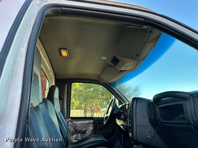 image for item DS3146 2006 Chevrolet C6500 chipper truck