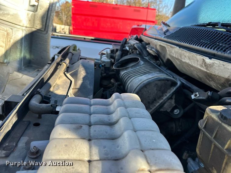 image for item DS3146 2006 Chevrolet C6500 chipper truck