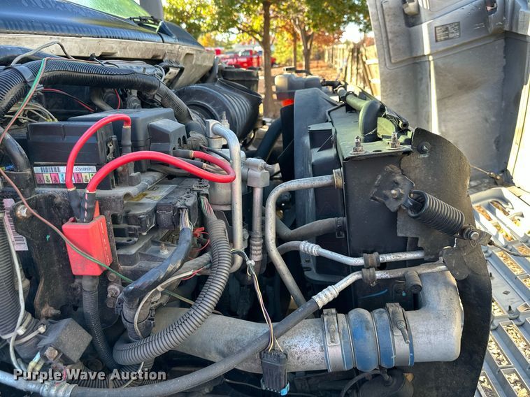 image for item DS3146 2006 Chevrolet C6500 chipper truck