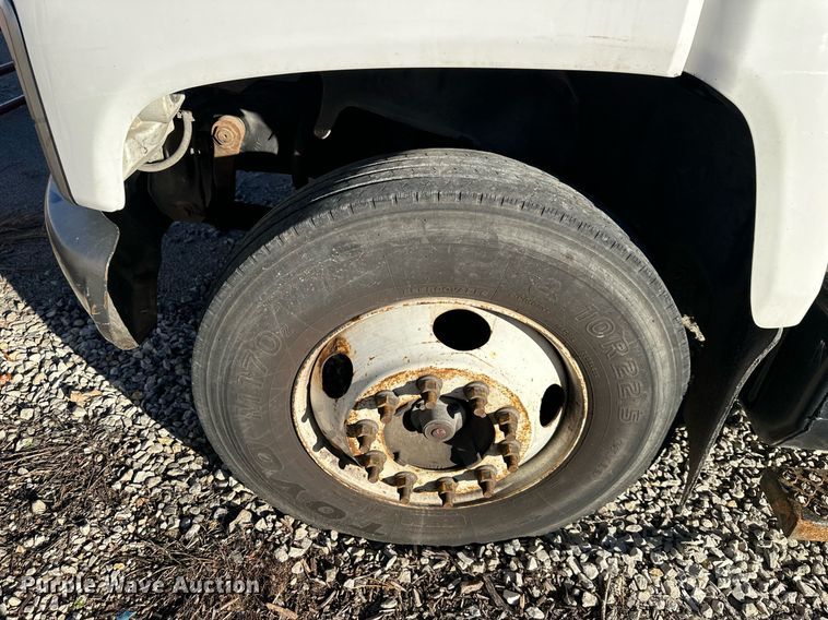 image for item DS3146 2006 Chevrolet C6500 chipper truck