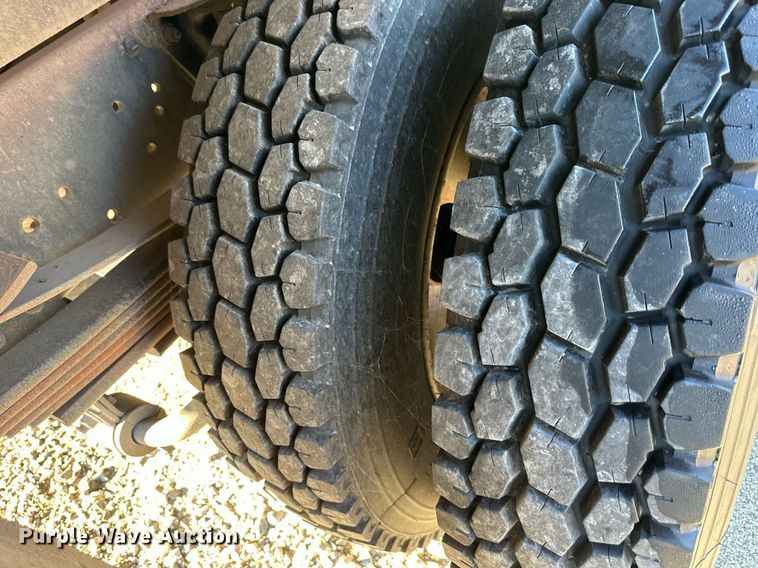 image for item DS3146 2006 Chevrolet C6500 chipper truck