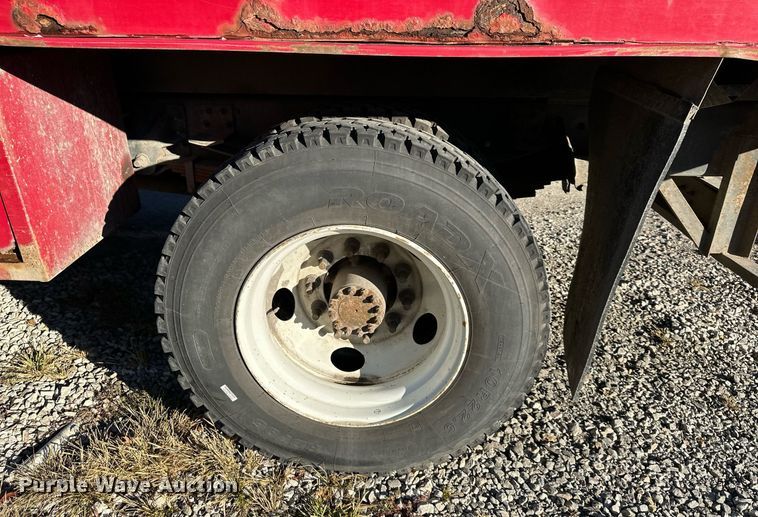 image for item DS3146 2006 Chevrolet C6500 chipper truck