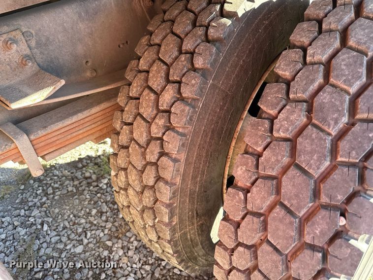 image for item DS3146 2006 Chevrolet C6500 chipper truck