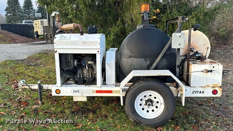 image for item DT2119 2003 Pipehunter 21711 sewer jetter trailer