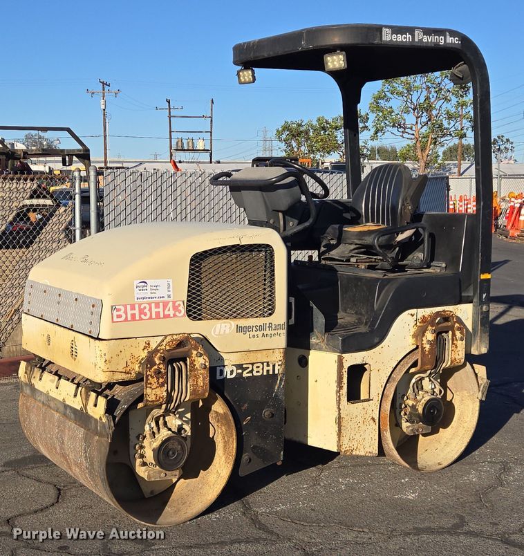 image for item DT5317 2002 Ingersoll Rand DD-28HF double drum vibratory roller