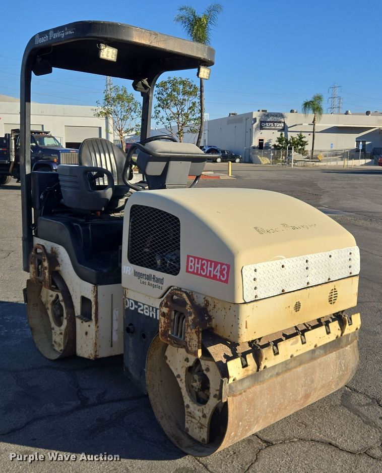 image for item DT5317 2002 Ingersoll Rand DD-28HF double drum vibratory roller