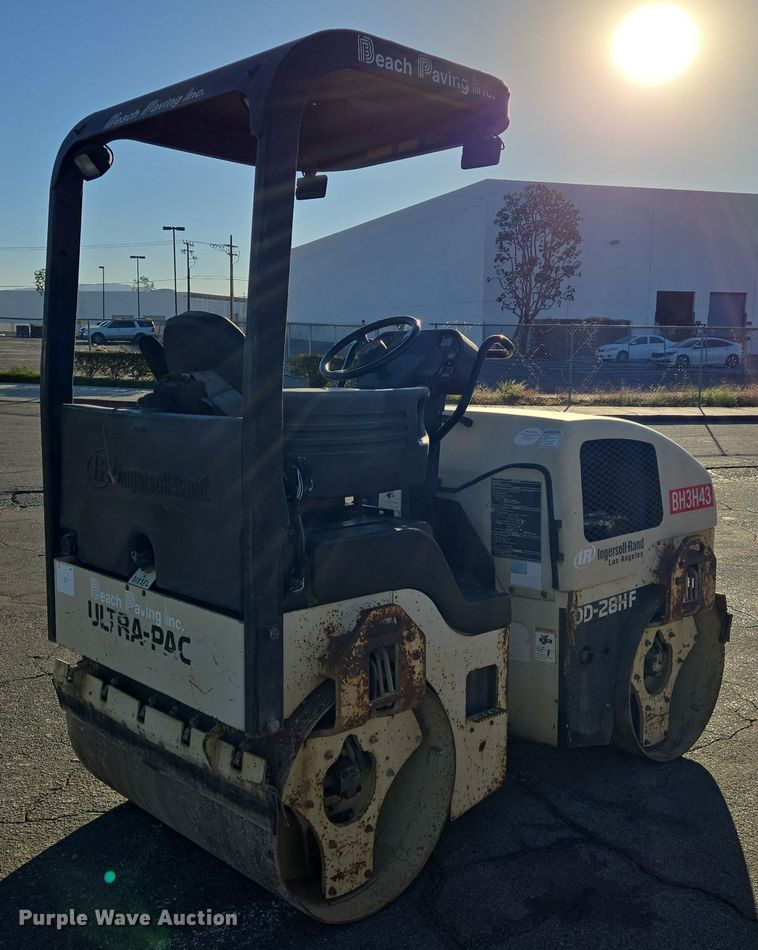 image for item DT5317 2002 Ingersoll Rand DD-28HF double drum vibratory roller