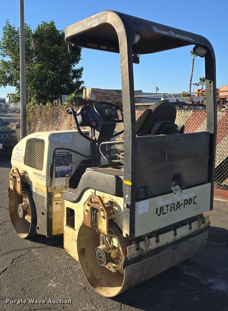 image for item DT5317 2002 Ingersoll Rand DD-28HF double drum vibratory roller