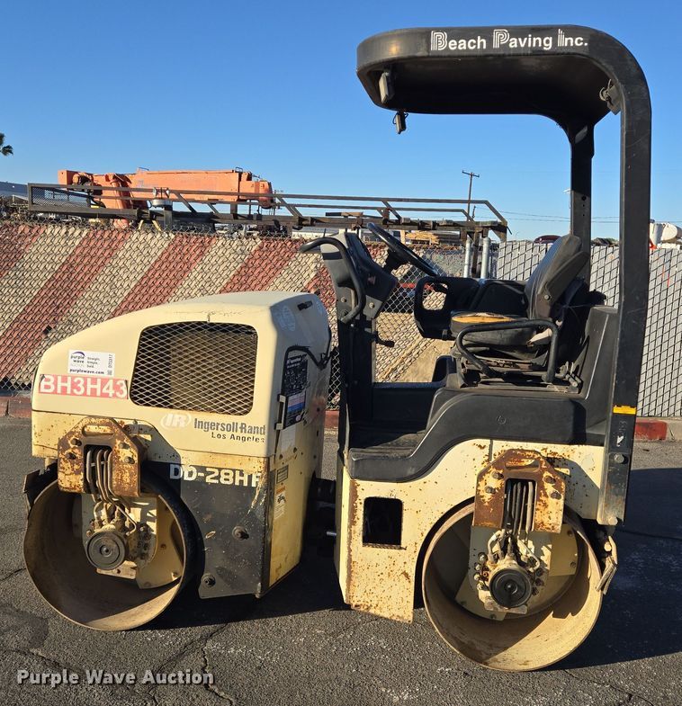 image for item DT5317 2002 Ingersoll Rand DD-28HF double drum vibratory roller