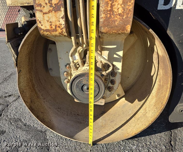 image for item DT5317 2002 Ingersoll Rand DD-28HF double drum vibratory roller