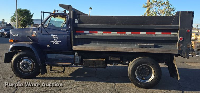 image for item DT5318 1990 GMC 7000 dump truck