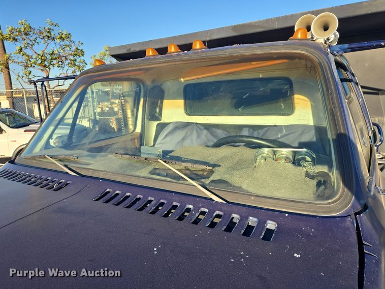 image for item DT5318 1990 GMC 7000 dump truck