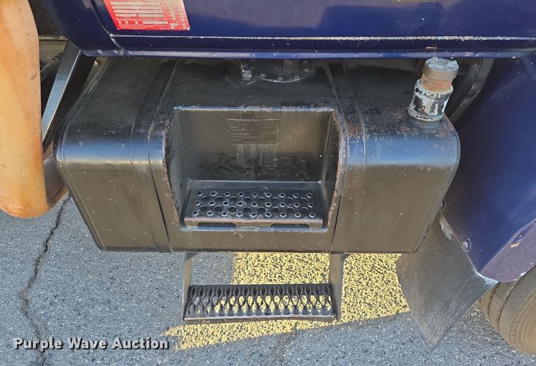 image for item DT5318 1990 GMC 7000 dump truck