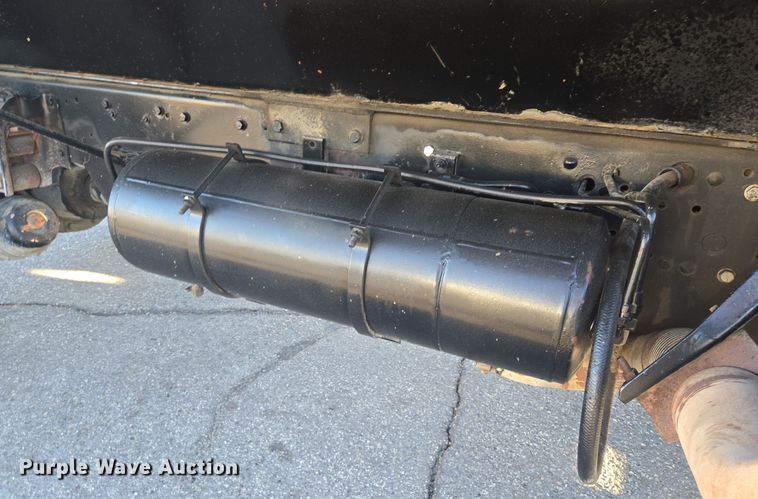 image for item DT5318 1990 GMC 7000 dump truck