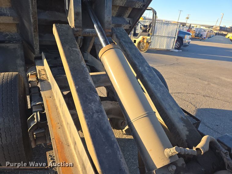 image for item DT5318 1990 GMC 7000 dump truck