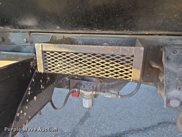 image for item DT5318 1990 GMC 7000 dump truck