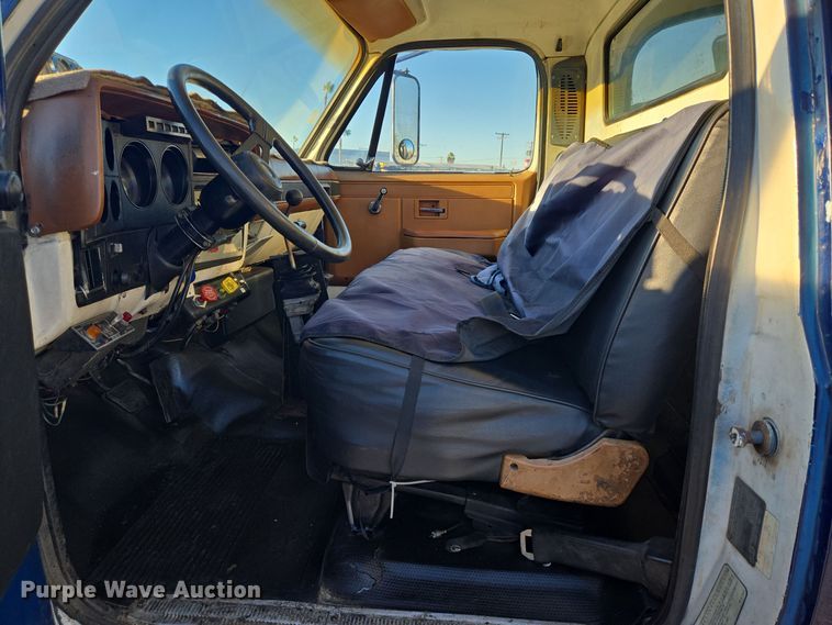 image for item DT5318 1990 GMC 7000 dump truck