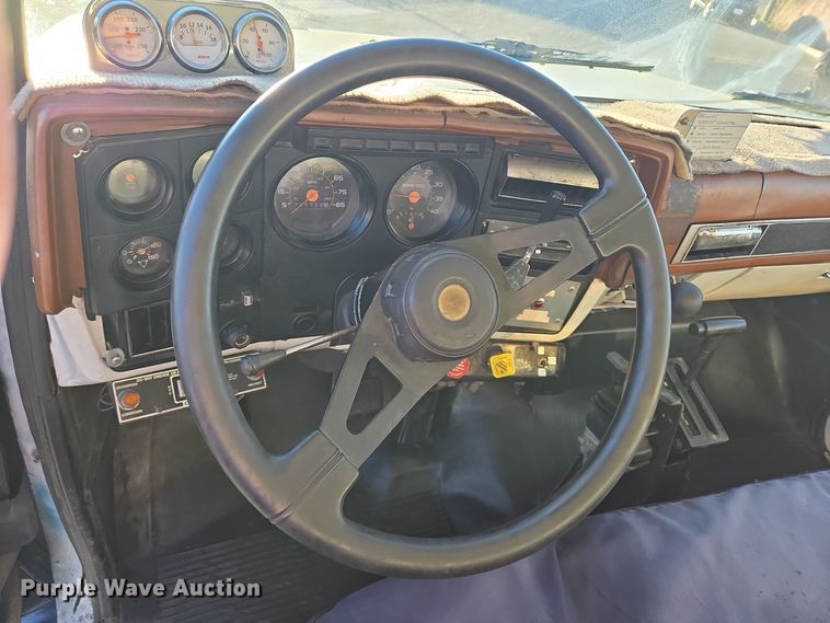 image for item DT5318 1990 GMC 7000 dump truck