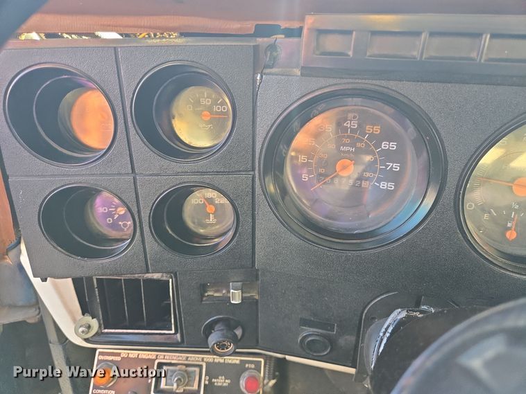 image for item DT5318 1990 GMC 7000 dump truck