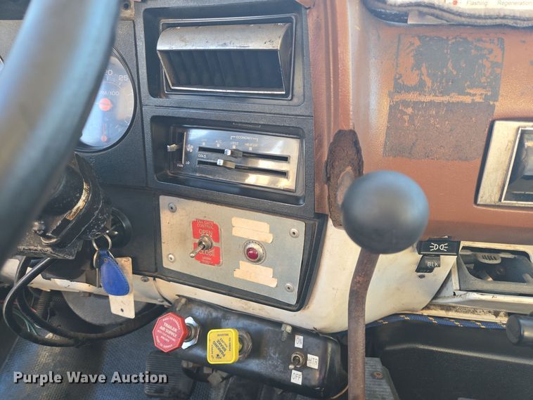 image for item DT5318 1990 GMC 7000 dump truck