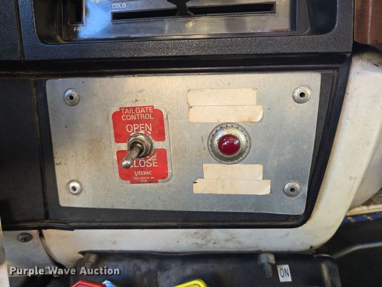 image for item DT5318 1990 GMC 7000 dump truck