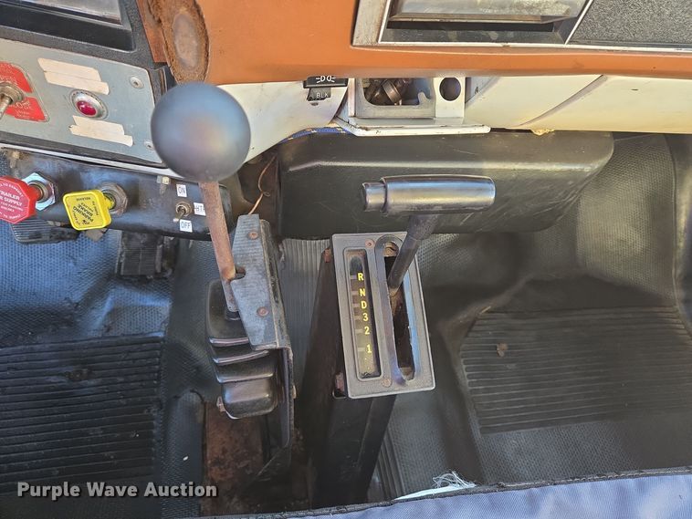 image for item DT5318 1990 GMC 7000 dump truck