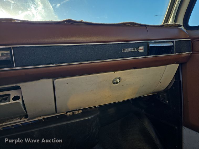 image for item DT5318 1990 GMC 7000 dump truck