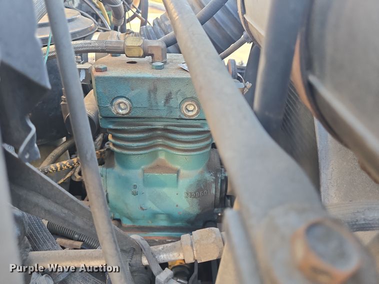 image for item DT5318 1990 GMC 7000 dump truck