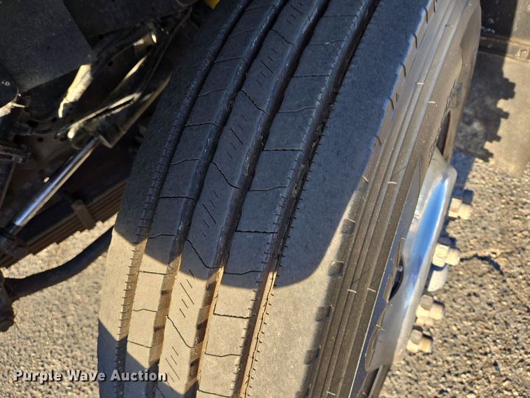 image for item DT5318 1990 GMC 7000 dump truck