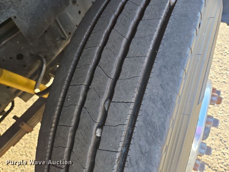 image for item DT5318 1990 GMC 7000 dump truck