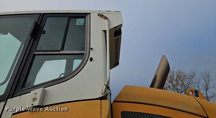 image for item DT7551 Liebherr LR 634 track loader