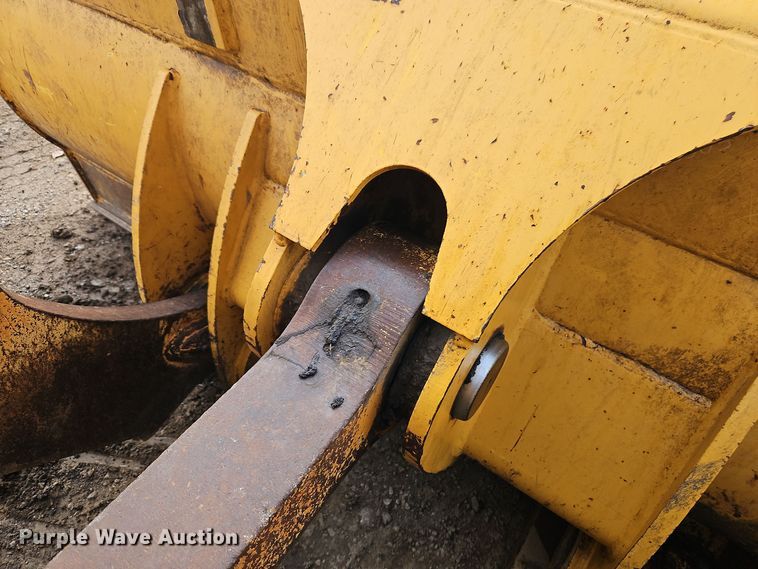 image for item DT7551 Liebherr LR 634 track loader