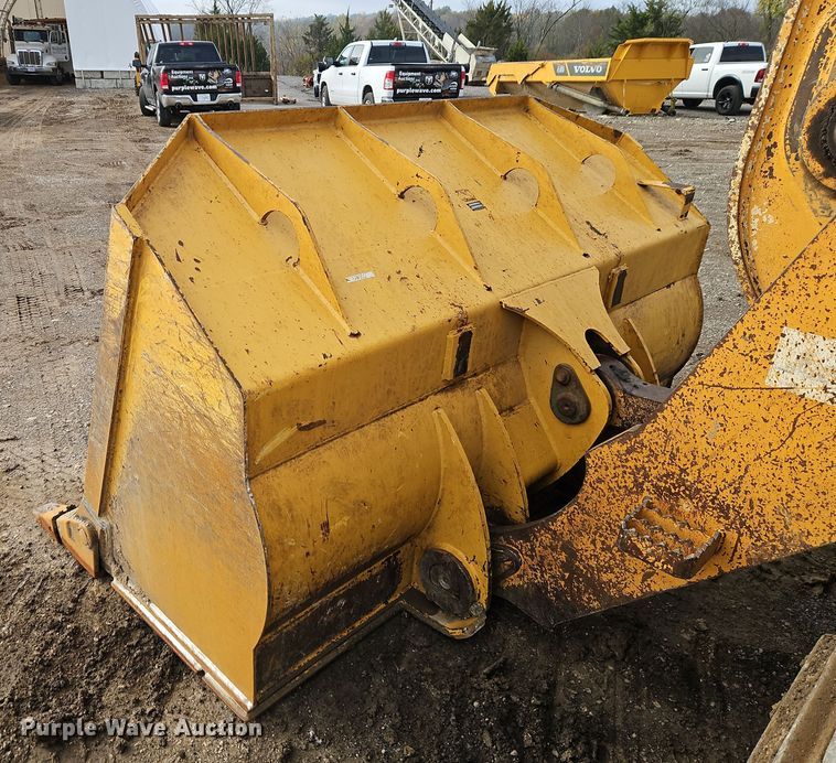 image for item DT7551 Liebherr LR 634 track loader