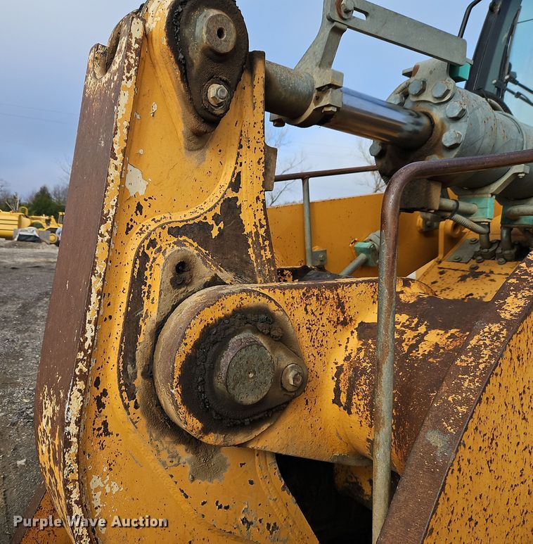 image for item DT7551 Liebherr LR 634 track loader