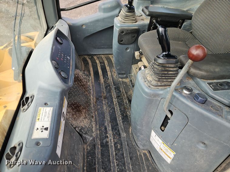 image for item DT7551 Liebherr LR 634 track loader