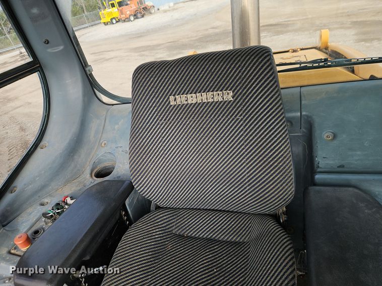 image for item DT7551 Liebherr LR 634 track loader