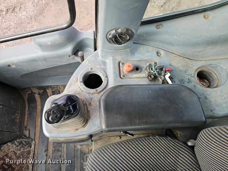 image for item DT7551 Liebherr LR 634 track loader