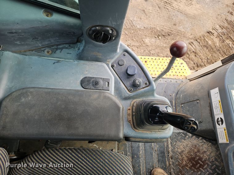 image for item DT7551 Liebherr LR 634 track loader