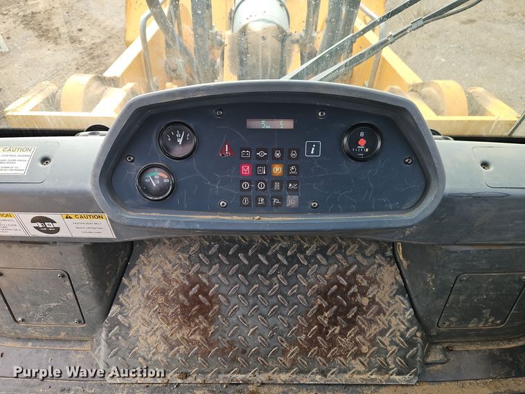 image for item DT7551 Liebherr LR 634 track loader