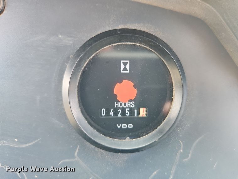 image for item DT7551 Liebherr LR 634 track loader