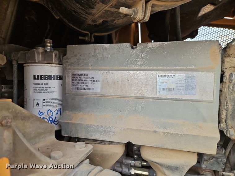 image for item DT7551 Liebherr LR 634 track loader