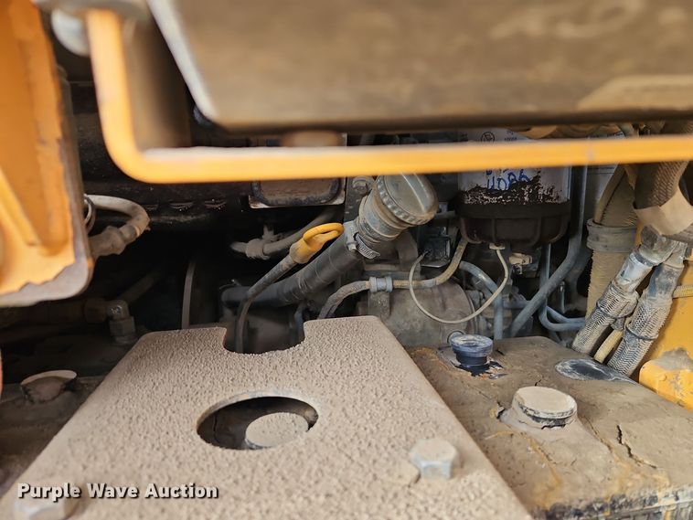 image for item DT7551 Liebherr LR 634 track loader