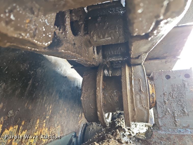 image for item DT7551 Liebherr LR 634 track loader