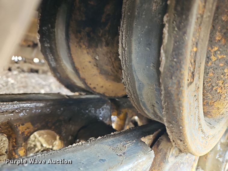 image for item DT7551 Liebherr LR 634 track loader