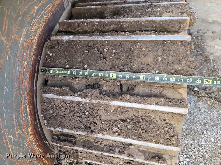 image for item DT7551 Liebherr LR 634 track loader