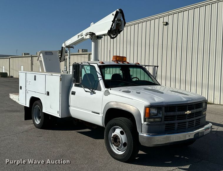 image for item DU9495 1999 Chevrolet C3500HD bucket truck